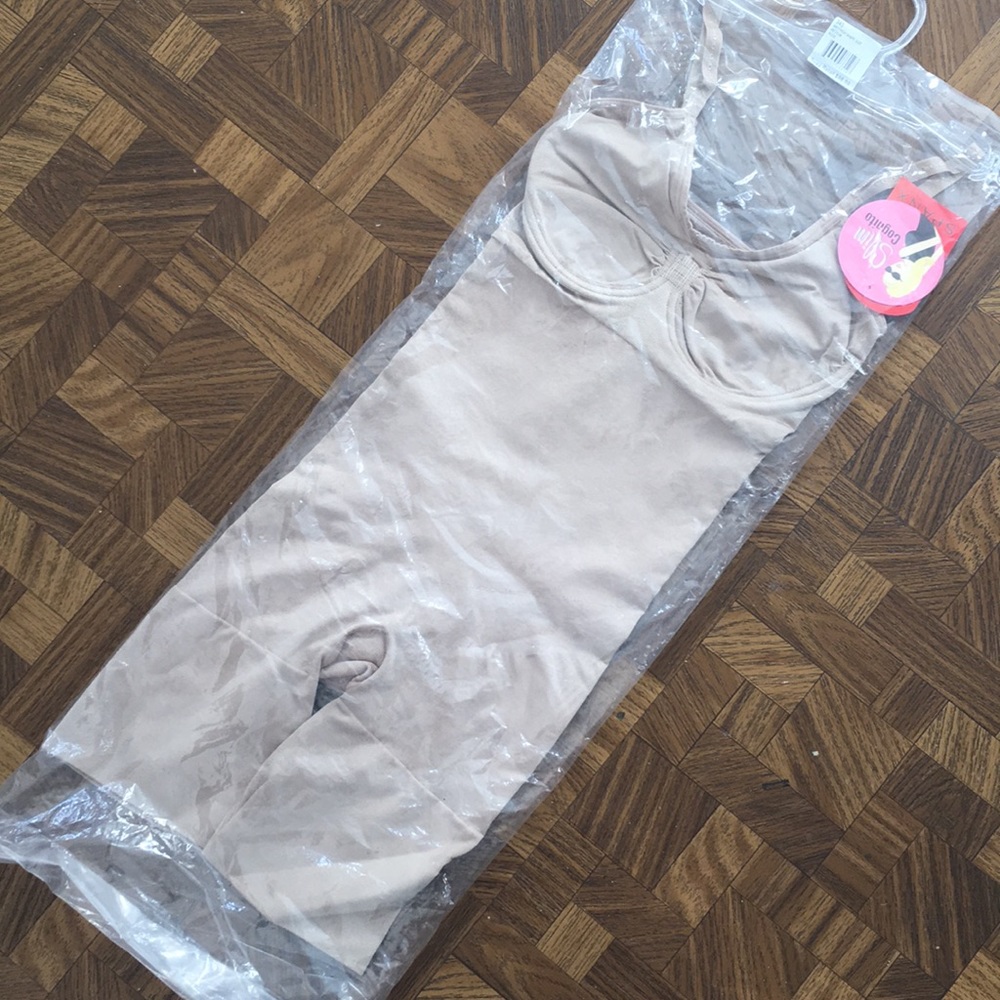 Spanx mid-thigh shape body suit beige nude M New